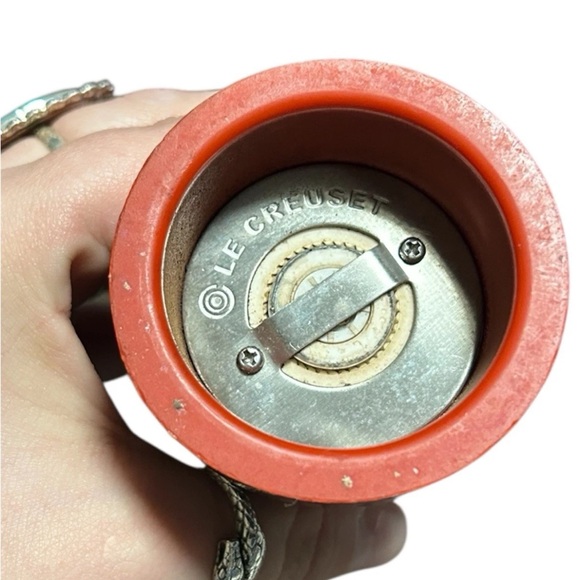 Le Creuset Cerise Red Pepped Mill Grinder Made In France - Picture 2 of 3